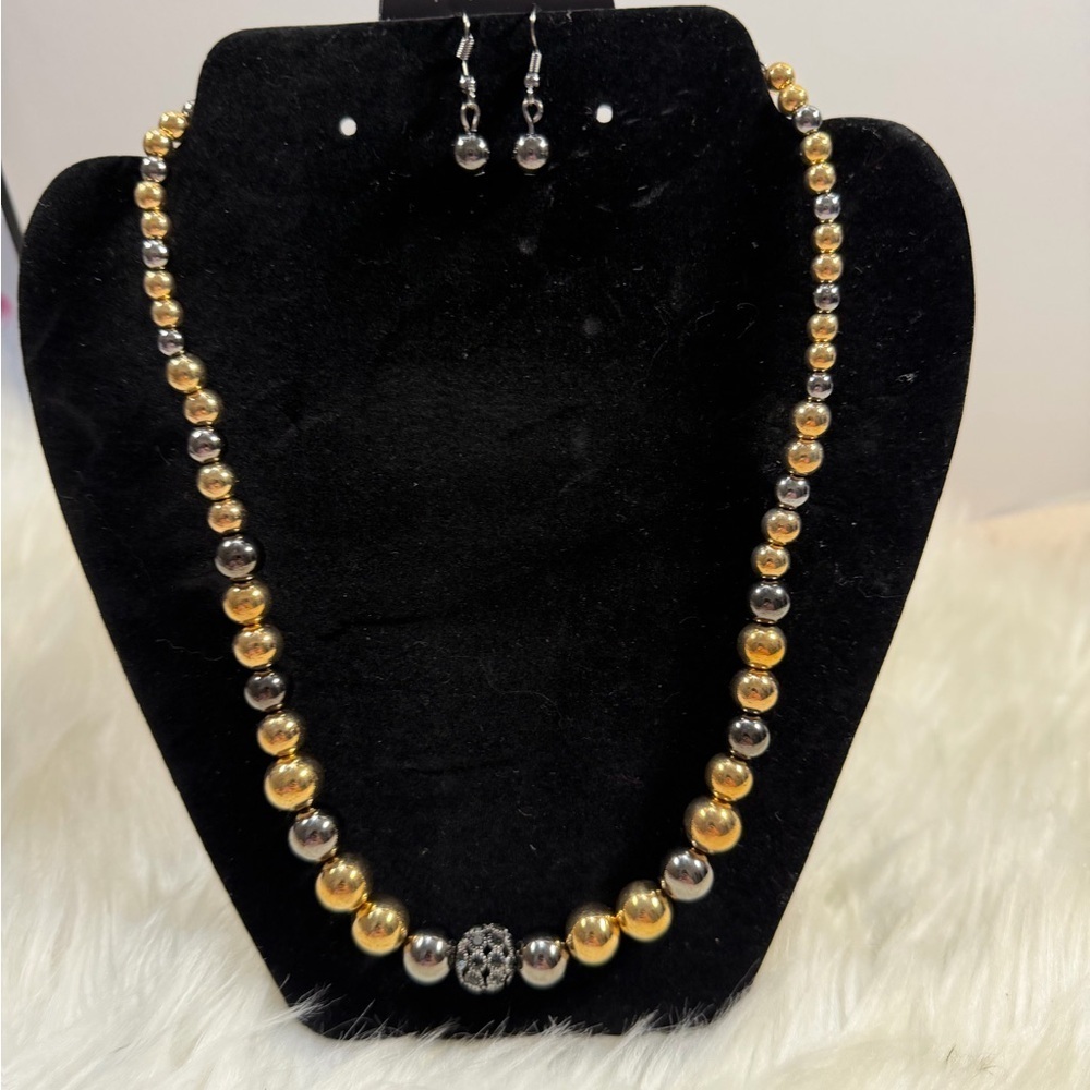 🩷5/$10🩷 PAPARAZZI Gold & Silver Beaded Necklace with Matching Earrings